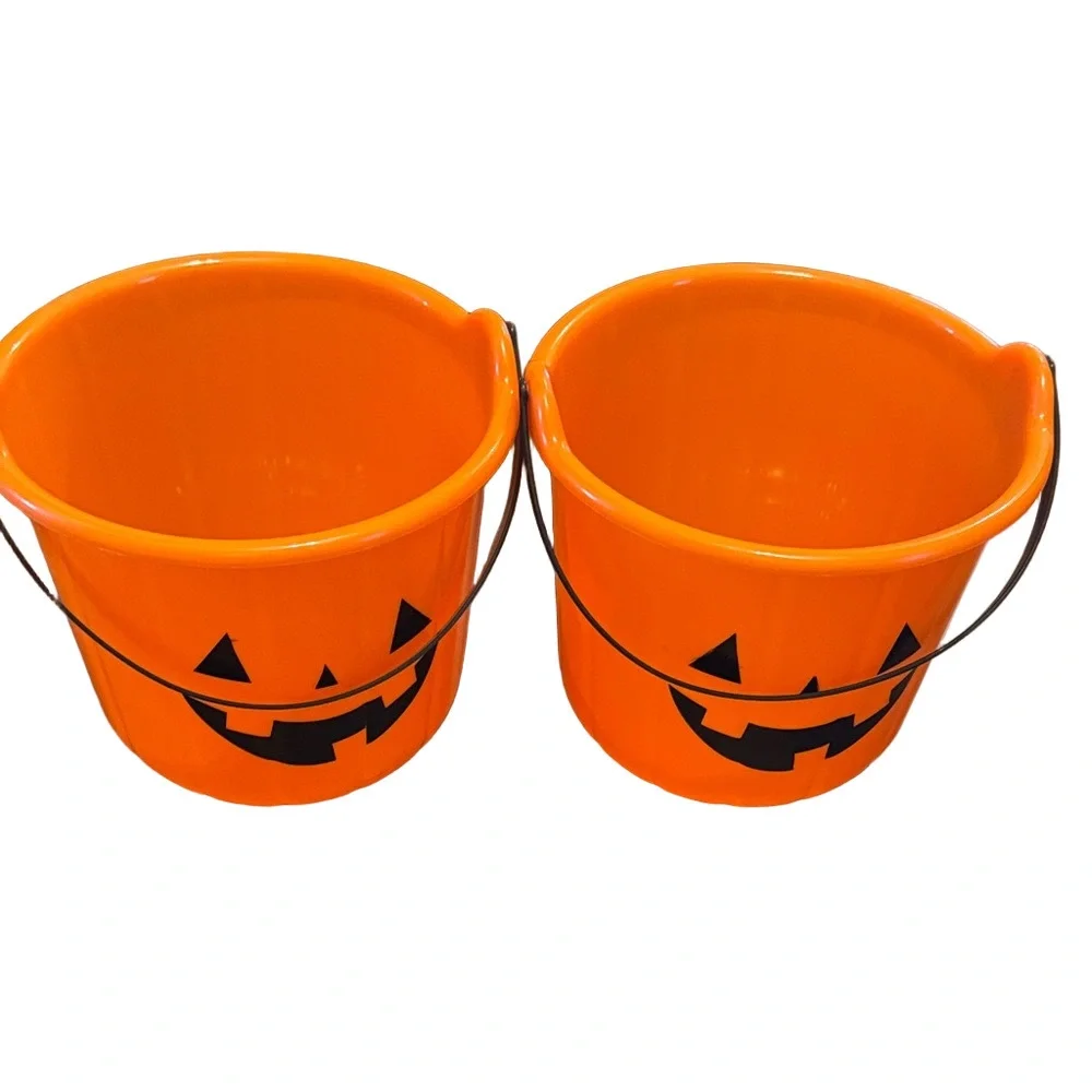 **Bundle** Halloween 2 Trick-or Treat Pails 1Bag 2 Party Bowls 1 Card 1 Caldron